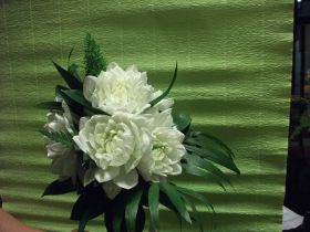 Ramo para novia en blanco y verde de dalias.JPG